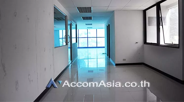 6  Office Space For Rent in Silom ,Bangkok BTS Surasak at S and B Tower AA10476